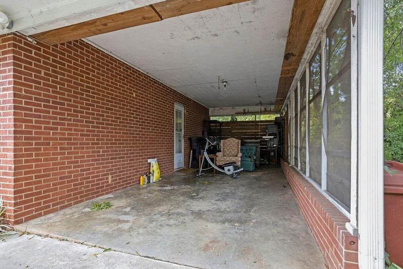 2514 Briarwood Dr, Burlington, NC 27215