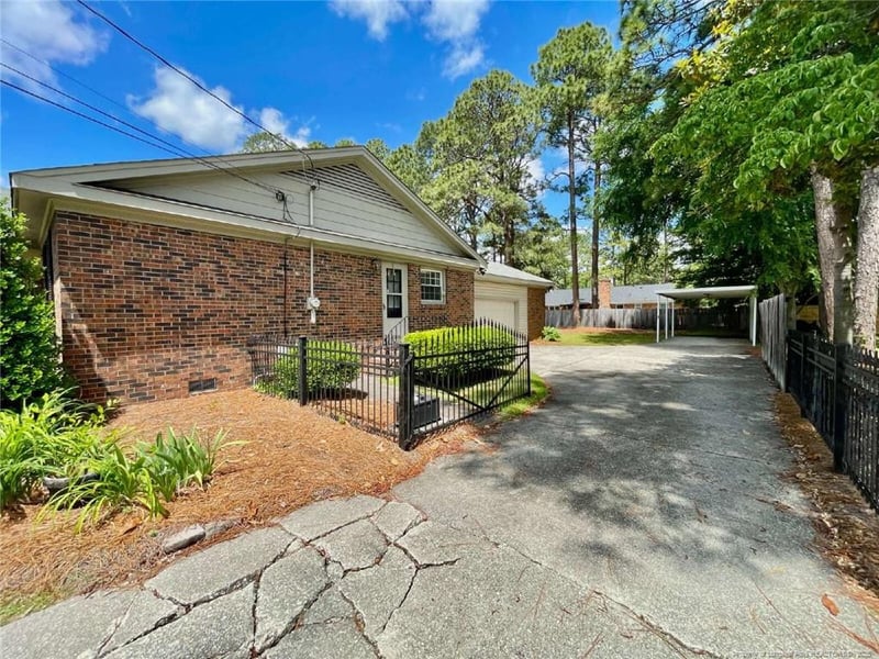2514 Dartmouth Dr, Fayetteville, NC 28304