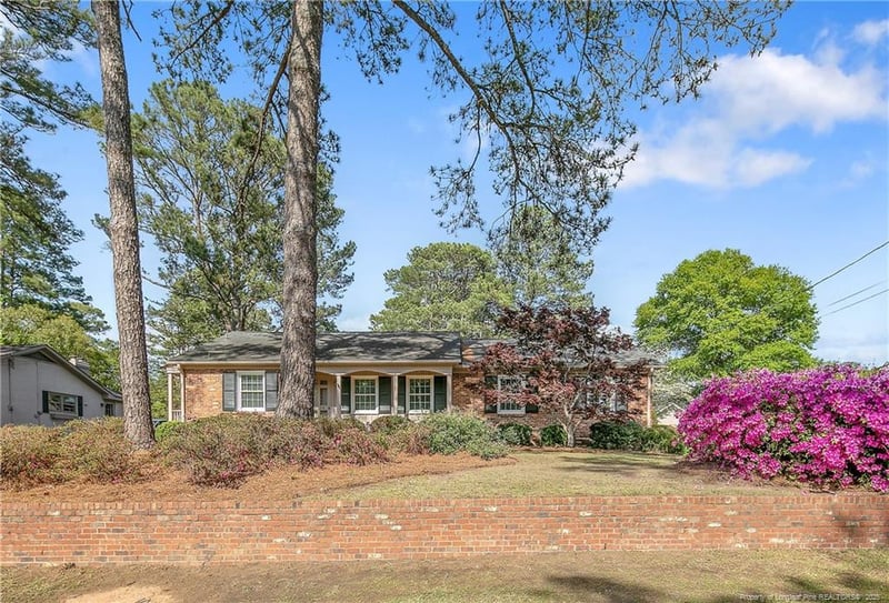 2514 Mirror Lake Dr, Fayetteville, NC 28303