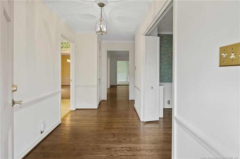 2514 Mirror Lake Dr, Fayetteville, NC 28303