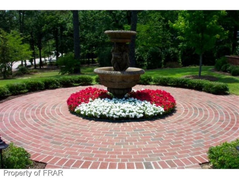 2514 Morganton Rd, Fayetteville, NC 28303