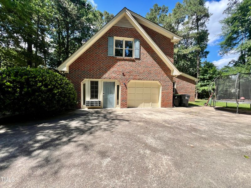 2515 Holiday Dr, Raleigh, NC 27610