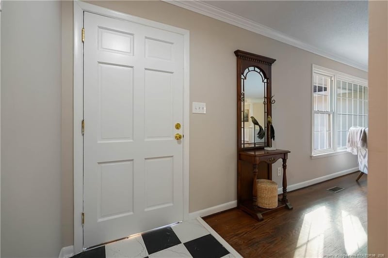 2515 Mirror Lake Dr, Fayetteville, NC 28303