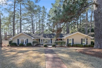 2515 Mirror Lake Dr, Fayetteville, NC 28303