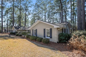 2515 Mirror Lake Dr, Fayetteville, NC 28303