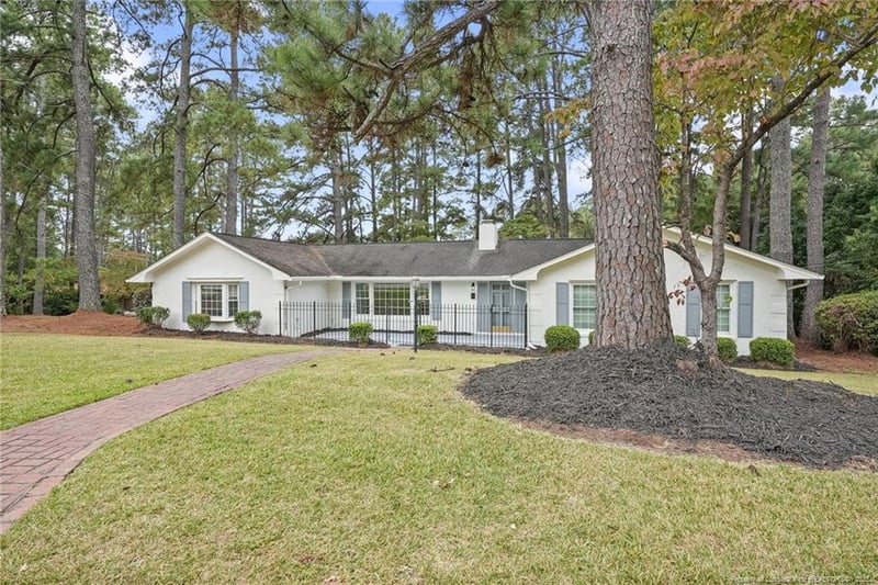 2515 Mirror Lake Dr, Fayetteville, NC 28303