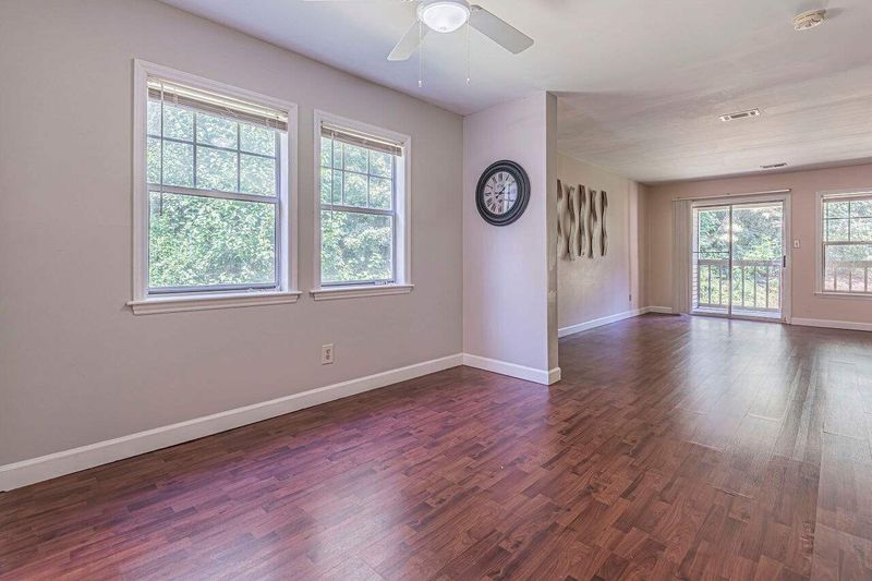 2516 Avent Ferry Rd #206, Raleigh, NC 27606