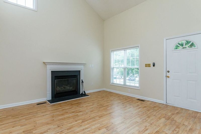 2516 Laurel Falls Ln, Raleigh, NC 27603