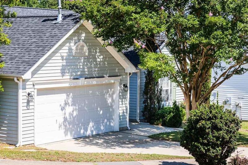 2517 Dality Dr, Raleigh, NC 27604