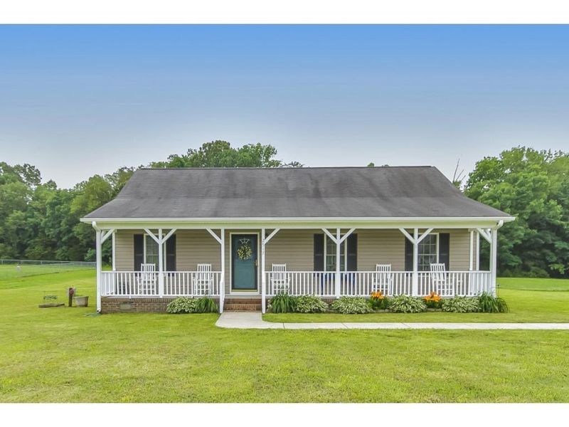 2517 Foxfire Ln, Burlington, NC 27217