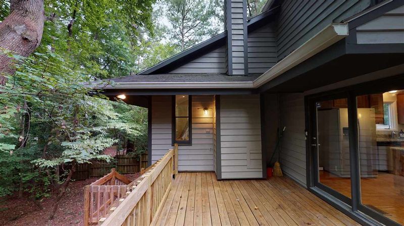 2517 Foxwood Dr, Chapel Hill, NC 27514