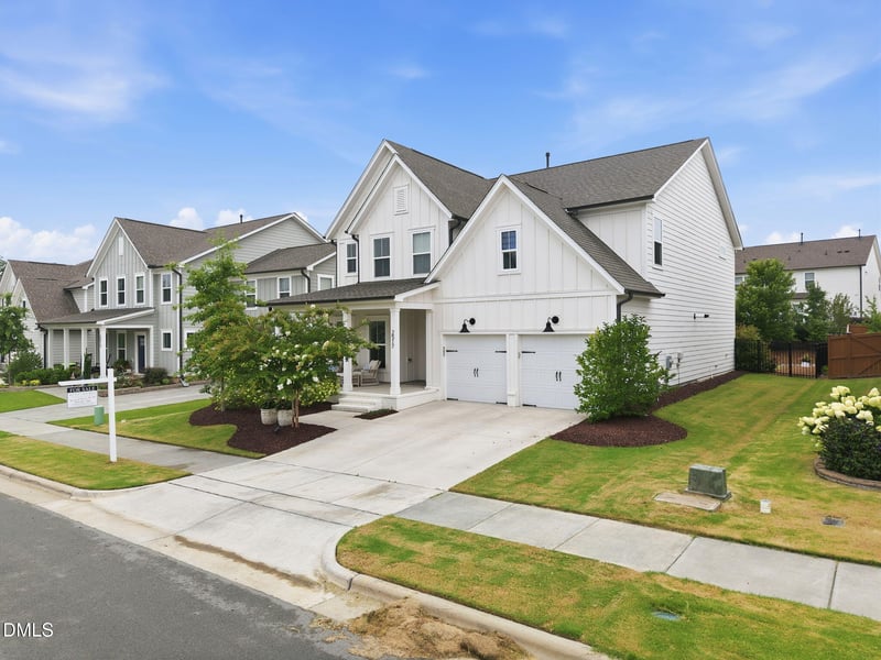 2517 Great Daisy Ln, New Hill, NC 27562