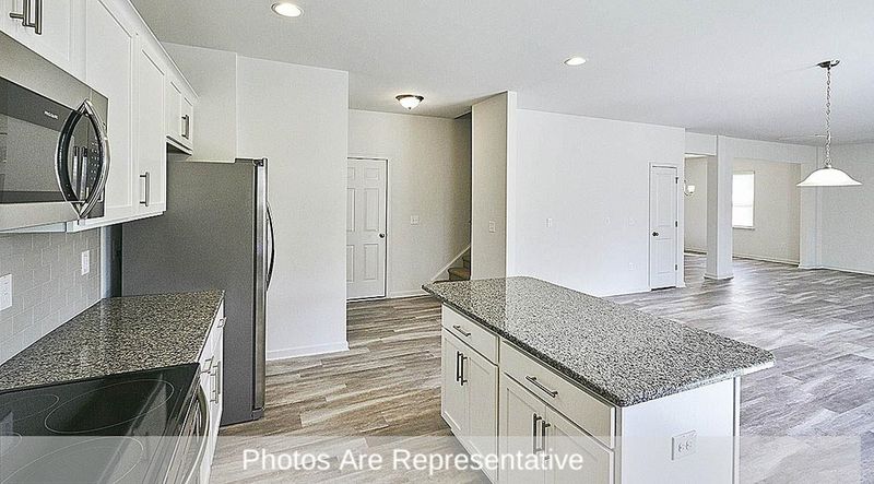 2517 Summersby Dr, Mebane, NC 27302