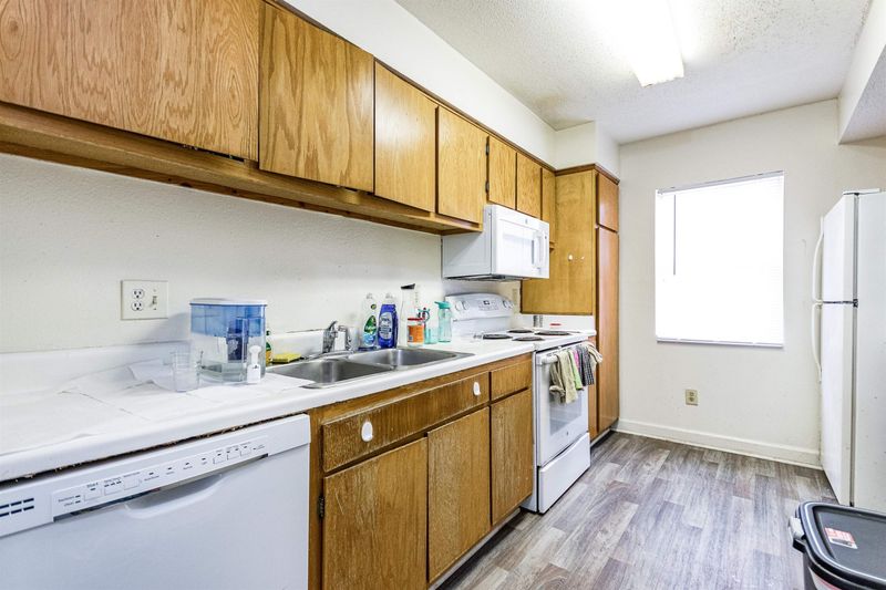 2518 Avent Ferry Rd #101, Raleigh, NC 27606