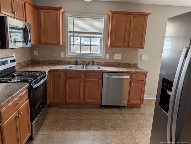 2519 Crumpler Dr, Hope Mills, NC 28348
