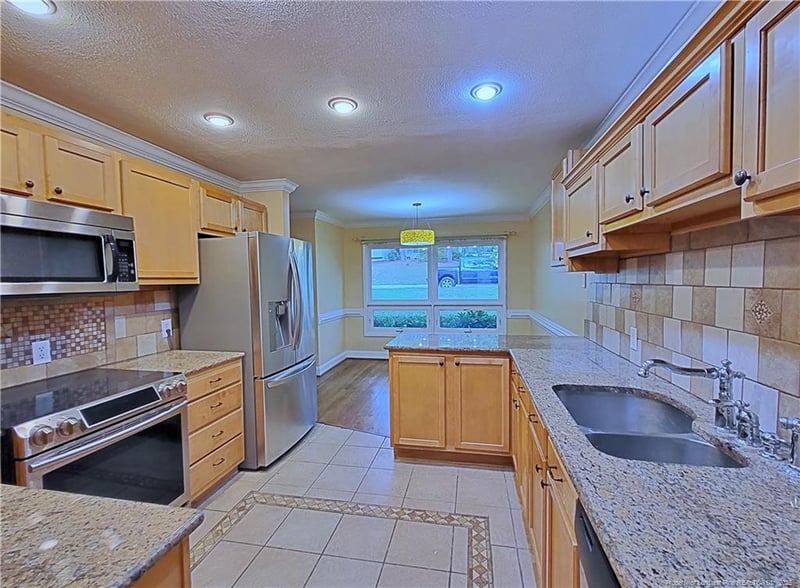 2519 Mirror Lake Dr, Fayetteville, NC 28303