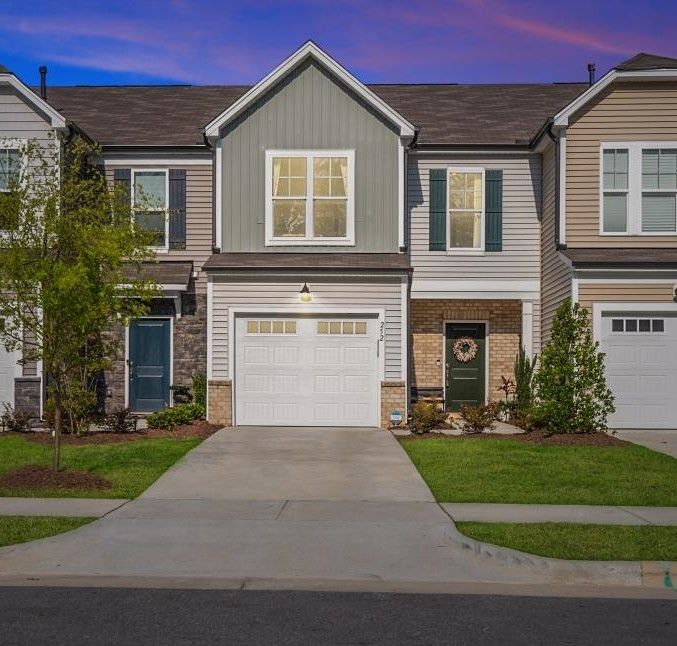 252 White Oak Ridge Dr, Garner, NC 27529