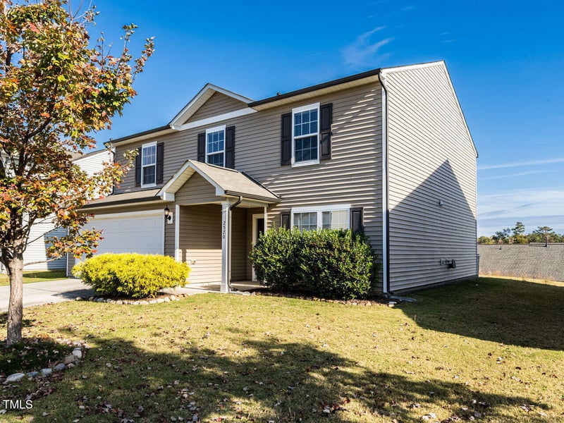 2520 Averon Dr, Fuquay Varina, NC 27526