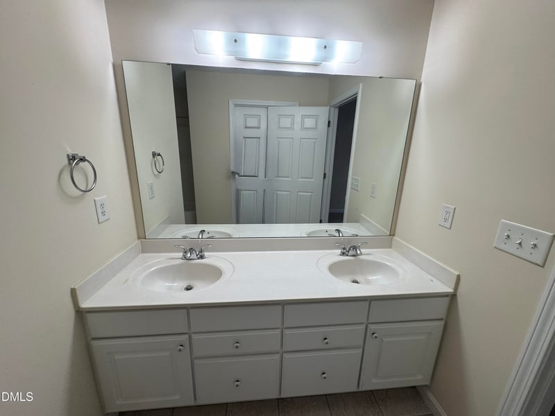 2520 Gordon Glen Ct #100, Raleigh, NC 27617