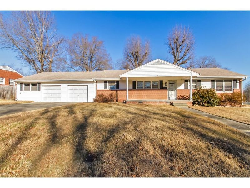 2520 Hyde St, Burlington, NC 27217