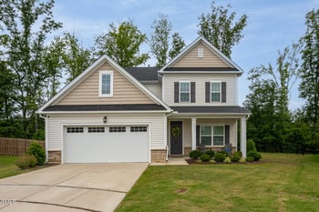 2521 Heathland Farm Dr, Fuquay Varina, NC 27526