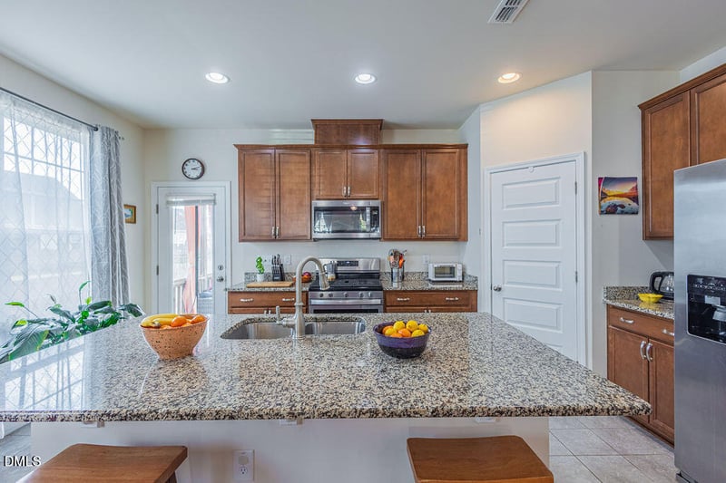 2524 Cattail Pond Dr, Zebulon, NC 27597