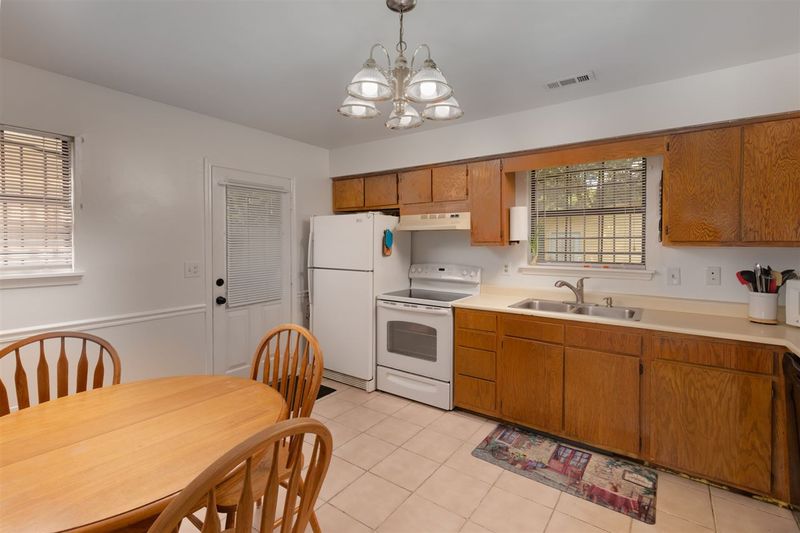 2525 Dearborn Dr, Durham, NC 27704