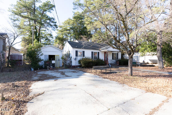 2525 Freeman St, Fayetteville, NC 28301