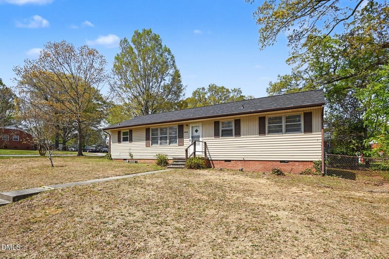 2526 Hyde St, Burlington, NC 27217