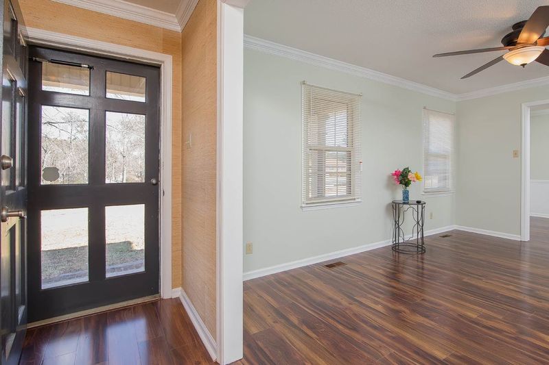 2527 Ardsley Dr, Durham, NC 27704