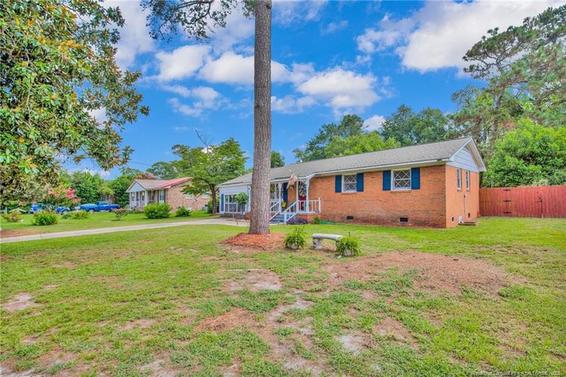 2527 Bel Aire St, Fayetteville, NC 28306