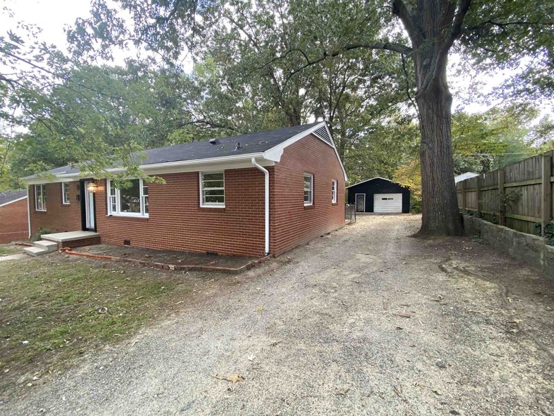2527 Hyde St, Burlington, NC 27217