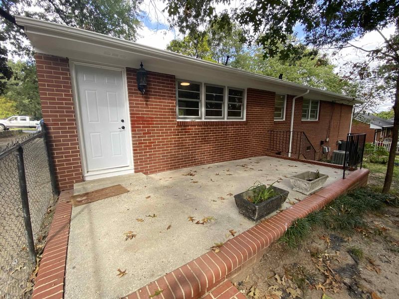 2527 Hyde St, Burlington, NC 27217