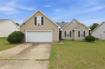 2528 Crumpler Dr, Hope Mills, NC 28348