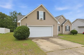 2528 Crumpler Dr, Hope Mills, NC 28348