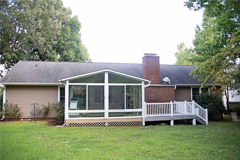 253 Coachlight Trl, Burlington, NC 27215