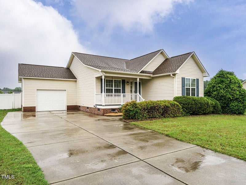 253 Middle Landing Dr, Smithfield, NC 27577
