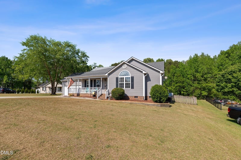 253 Skylar Ln, Four Oaks, NC 27524
