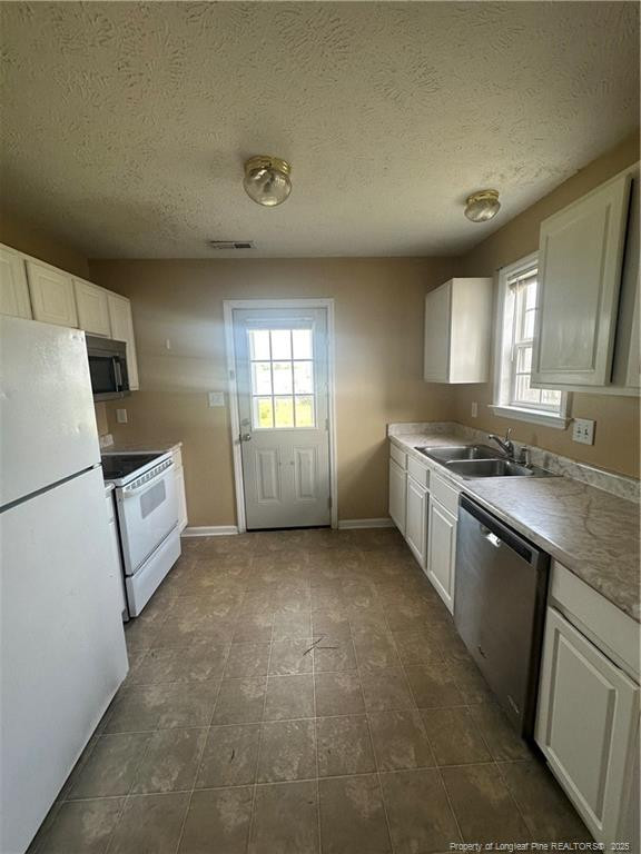 2532 Cameron Woods Ln, Fayetteville, NC 28306