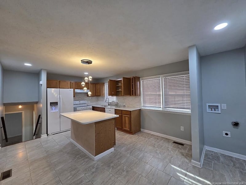 2532 Sourwood Dr, Fayetteville, NC 28301