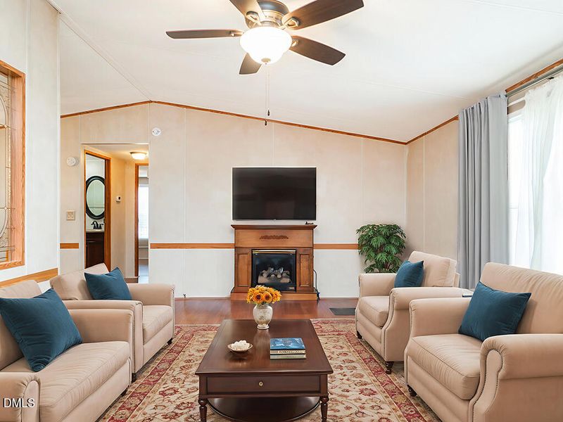2533 Holly Brook Dr, Burlington, NC 27217