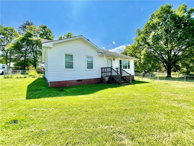 2533 E Simpson Rd, Burlington, NC 27217