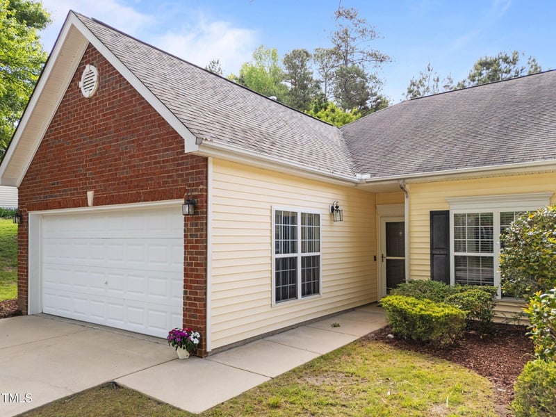 2536 Bent Green St, Raleigh, NC 27614