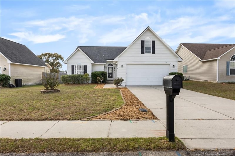 2536 Cameron Woods Ln, Fayetteville, NC 28306