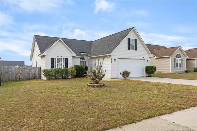2536 Cameron Woods Ln, Fayetteville, NC 28306