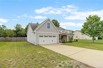 2537 Spinnaker Dr, Hope Mills, NC 28348