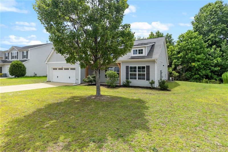 2537 Spinnaker Dr, Hope Mills, NC 28348
