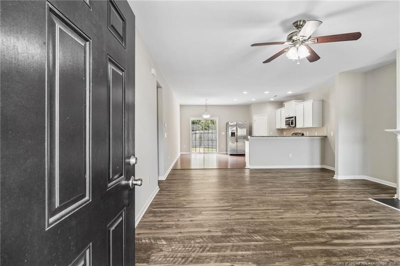 2537 Spinnaker Dr, Hope Mills, NC 28348