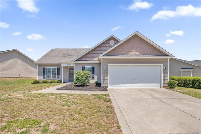 2544 Hunting Bow Dr, Hope Mills, NC 28348