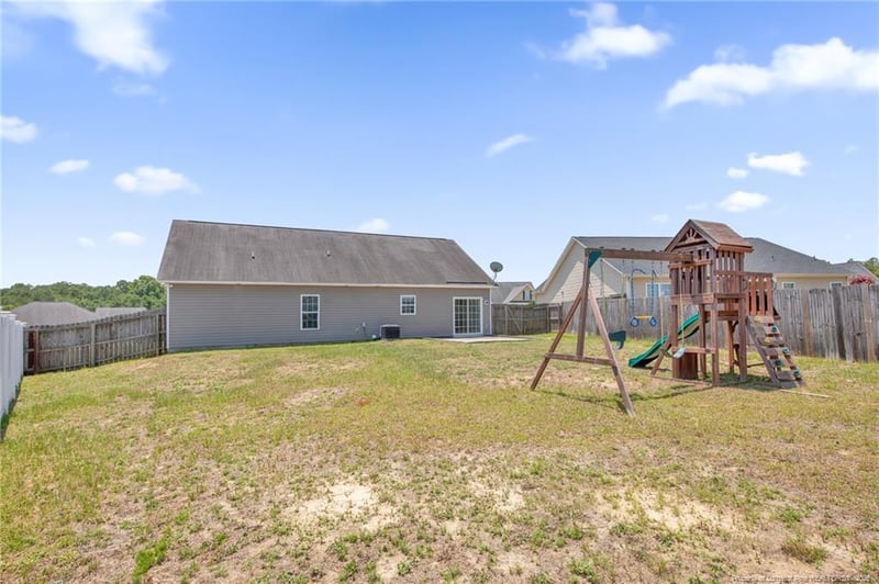 2544 Hunting Bow Dr, Hope Mills, NC 28348